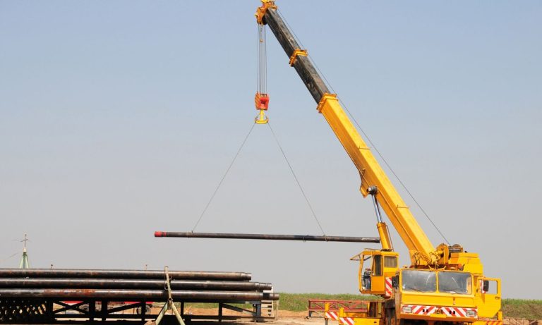 What are the Tips for Preparing a Jobsite for a Crane Lift?
