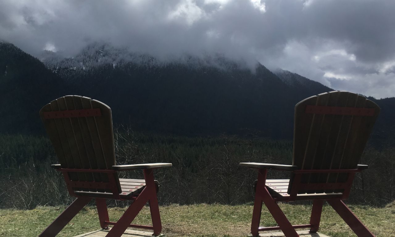 What are the Breathtaking Fall Foliage Road Trip Destinations in Canada?