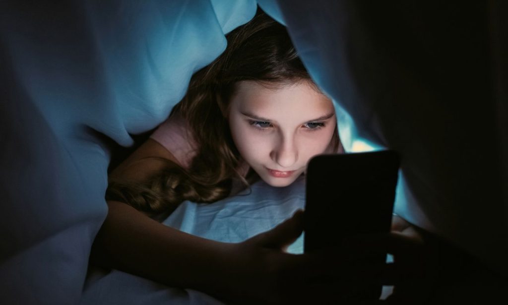 How Can You Reduce Screen Time Naturally Without Feeling Deprived